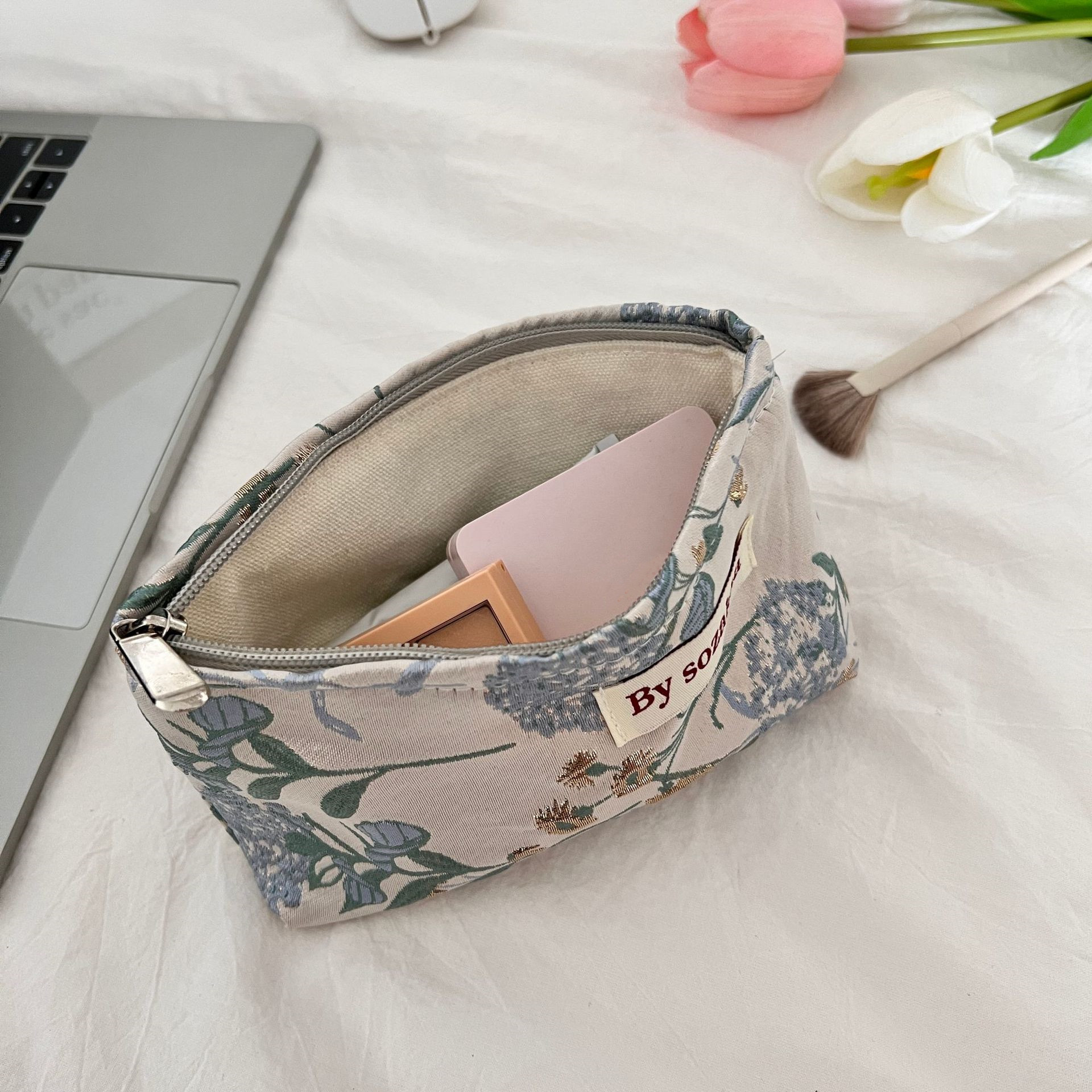 French Embossed Flowers Travel - đánh giá và giá Travel Accessories Pouch For Women